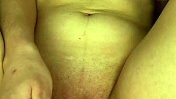 Real amateur babe masturbates pussy close-up on day 42 😊