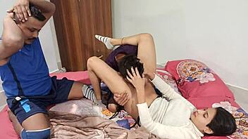 Gadis muda lapar hisap dalam aksi threesome liar! Shathi Khatun, Hanif, dan Shapan Pramanik bang kuat!