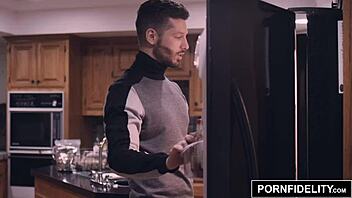 Pornfidelity Redhead Penny Pax Stays Warm