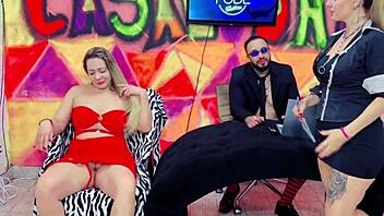 Suzy gives her ass to dj for double penetration