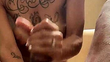 Strawberry Lulu and Druffbandit share blowjob in pool tub