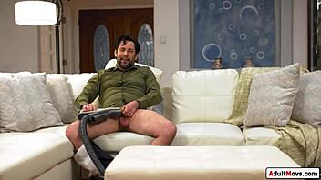 Ben yalnız boner'ımla elektrik süpürgesiyle vahşileşiyorum