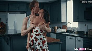 Lexi Foxy rides in doggystyle cumshot