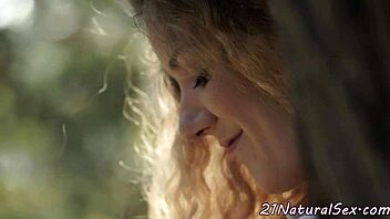 Classy Eurobabe Fingers Herself Outdoors!