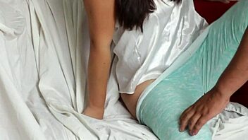 venezuelan seller sucks and fucks for cash