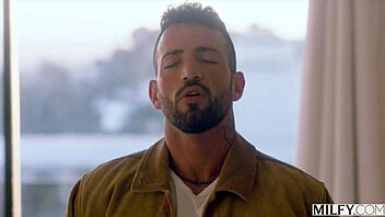 Milfy sexy milf Caitlin catches contractor jerking off.