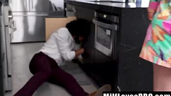 Lolly dames tempts her assistant for huge cock