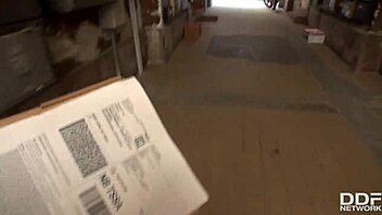 Teen hottie Akasha Cullen devours delivery guy's cock and cum