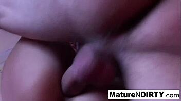 Hej, denna mogna amatör älskar att få sin fitta knullad hårt, vill du kolla?