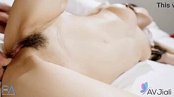 Китайская MILF Фэйри Ай изменяет мужу с другим парнем