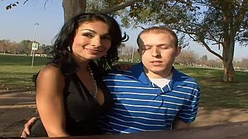 Я жажду пышногрудую Персию Монир, которая скачет на мне дико!