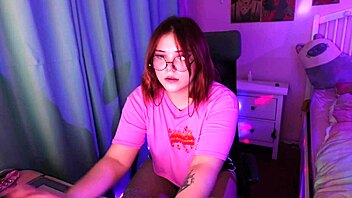 Wow, this beautiful cute young amateur moaning with vibrator on webcam!