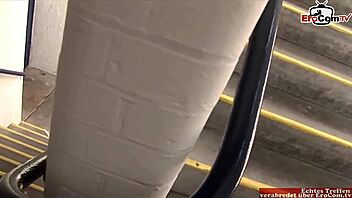 hübsche blonde babe liebt doppelten cumshot