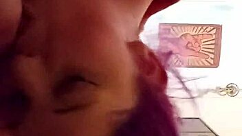 Hun elsker å suge kuken min