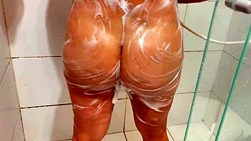 ele gozou fundo na minha bunda, quero mais e mais uma vez! 😈