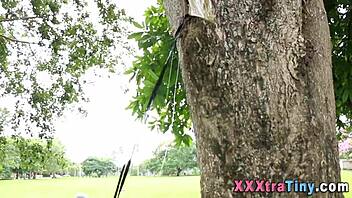 Черна тийн 18+ получава фейс от монстър кура