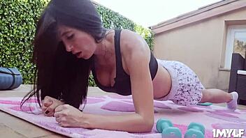 jesus r eyes works on milf lindas pussy with black cock