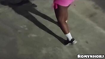 Well-endowed man walks in Rio, fucks stranger without condom, cums inside