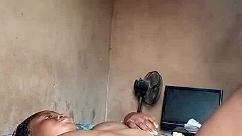 Curvy Black Milf Shows Off Sexy Ass in XXX Style