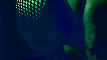 i'm cherrysoda, sucking cocks in no-tell motel threesome.