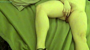 Lynnette Fucks Herself to Non-Stop Cumming Frenzy!