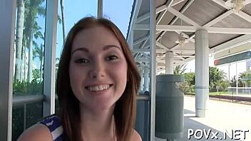 Urein tenåring elsker å suge hard kuk for klebrig sæd