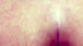 visitando a mi vecino mientras su esposa no está con mature anime hentai