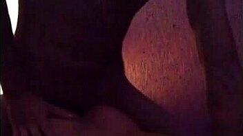 Nemůžu se držet, natočme horkou drobnou brunetku 18+!