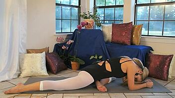 Flexibility Stretches For Dancers And Cheerleaders