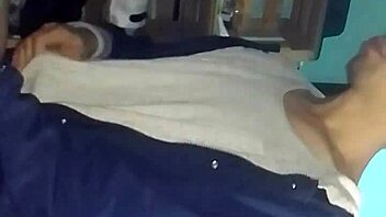 me pongo bucaneras verde me la chupa y cogemos de perrito?