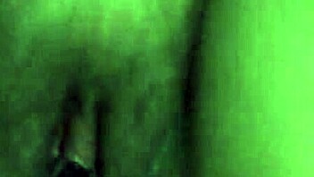 Amatorska para ostro bzyka się na pieska