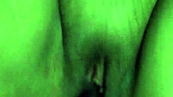 Amatorska para ostro bzyka się na pieska