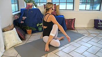 Flexibility Stretches For Dancers And Cheerleaders