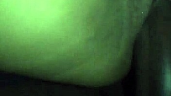 Amaterski par se drka v doggy stilu