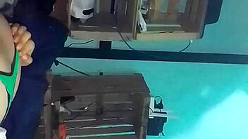 me pongo bucaneras verde me la chupa y cogemos de perrito?