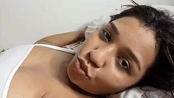 Forró szomszéd költözik New Yorkból Mexikóba és szopja a farkamat - Megosszam a mostoha bácsival?