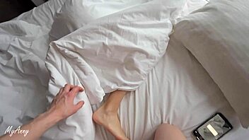 i woked up my stepsister wit a creampie