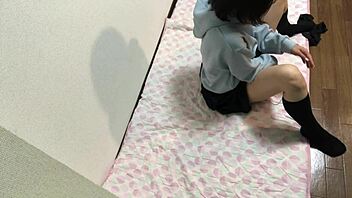 japanese girl, are you cumming from your first masturbation?