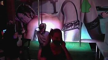 Live webcam from Manhattan bar on Pera