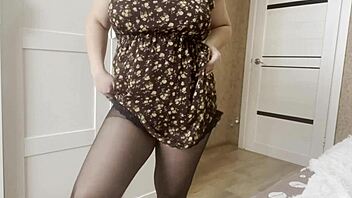 MILF masturbates in pantyhose