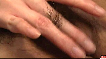 युना हिरोसे की धांसू चुचियाँ दिखाने वाला सीन