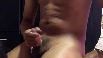 visitando a mi vecino mientras su esposa no está con mature anime hentai