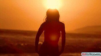 وااو، الشيمل توري إيستون تلعق شارلوت سينز بعمق!