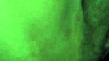 Amaterski par se drka v doggy stilu