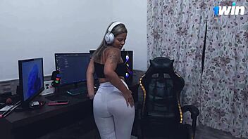 Homemade video of a blonde brazilian milf showcasing her big ass in amateur setting