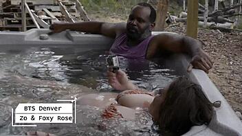 Za kulisami z Zo Snow in Foxy Rose v jacuzziju, veliki črni kurci dražijo debeluške BBW
