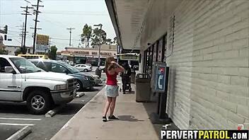 Met a nice slut at the laundromat and spied on her