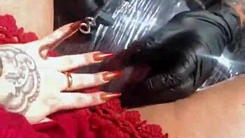 Troquei Piercing da Buceta para Tatuador