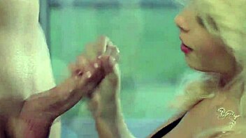 Lovely brunette MILF SUCKS and BLOWS the cock lively in amateur couple scene