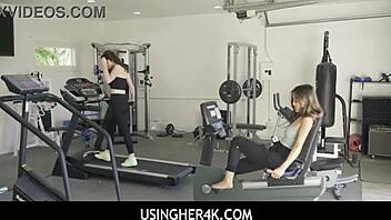 Usingher4k - Пријатељица пасторчине кћери Alexia Anders и Mia Taylor се придружују freeuse забави